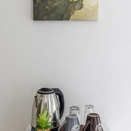 Lemon Trees & Apartment *