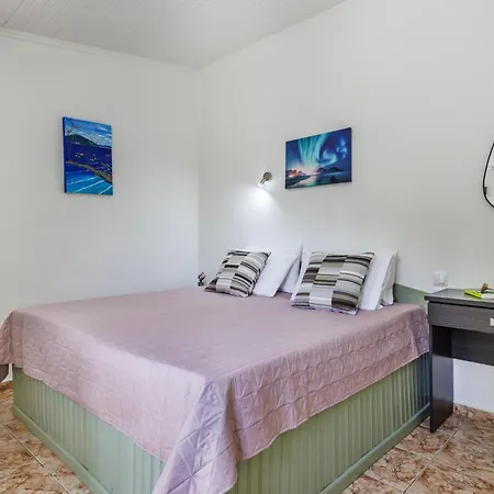 Lemon Trees & * 스코펠로스 타운