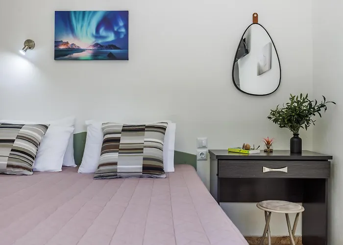 Lemon Trees & Apartment Skopelos Town