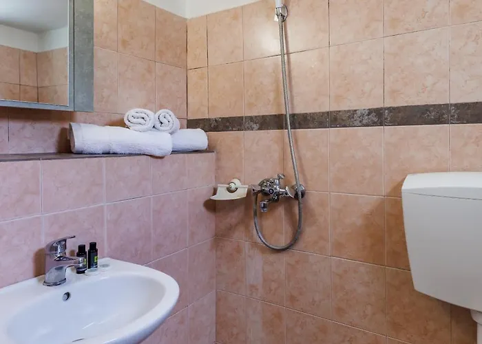 Apartment Lemon Trees & *