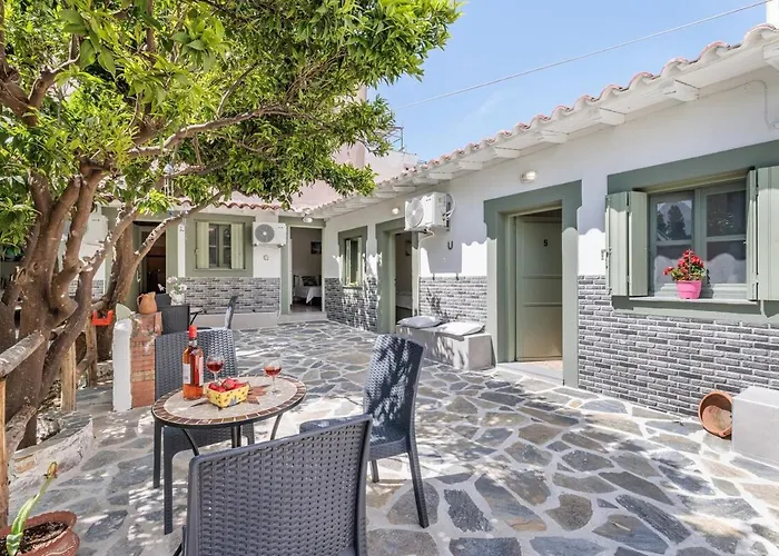 Lemon Trees & Apartment *